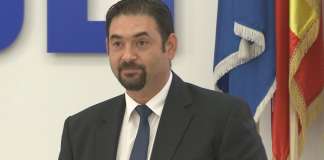 Moț despre un prezidențiabil: Poate fi recunoscut după culoarea pantofilor și doar de frizer