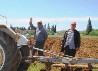 Mii de fermieri din Olt îşi aşteaptă încă banii