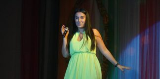 Mic artist la școală de stat, bursier privat pentru performanță