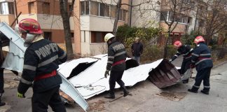 Vijelia a făcut ravagii în judeţ. Află câte maşini au fost distruse şi ce localităţi au rămas în beznă