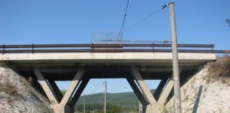 Pasaje sub/supraterane în locul barierilor. Salvarea vieților la trecerile de cale ferată stă în pixul primarilor