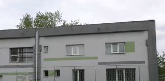Măsuri la grădiniţa unde o fetiţă a sărit pe geam: avertismente pentru educatoare şi îngrijitoare, preşcolarii mutaţi în clădirea principală