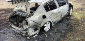 A dat foc miriștii, dar și-a incendiat și mașina