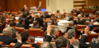 Moţiunea de cenzură va fi dezbătută joi la ora 11:00