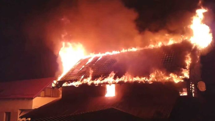 incendiu-casa-bascov-arges