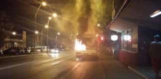 INCREDIBIL Un bărbat a adormit în drum. Un şofer de autobuz a dat peste el