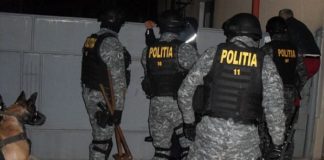 Polițist în comă după ce a fost tăiat cu sabia. Omul legii participa la o percheziţii