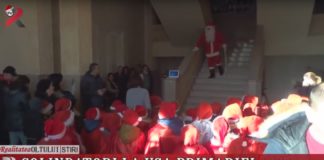 Colindători la ușa Primăriei