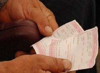 Pensionarii mănâncă după Paști