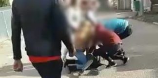 Scene incredibile! Bătaie între eleve în plină stradă