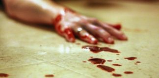 Caz teribil. Un tânăr a fost înjunghiat și filmat de prietenul său