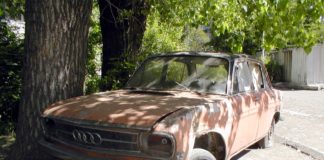 Poliția Locală începe identificarea mașinilor abandonate