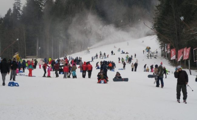 partie-schi-schiori-turisti-650x396