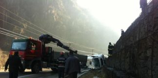 Autotren răsturnat! Circulația a fost blocată