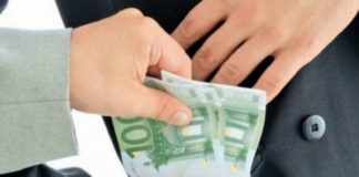 Doi olteni, trimiși în judecată în dosarul mitei de 400 euro pentru permisul de conducere