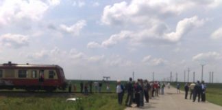 Mașină lovită de tren! O persoană a fost rănită