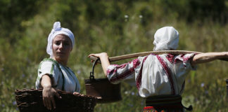 Tradiții aproape uitate în ziua Izvorului Tămăduirii. Ce făceau străbunii cu zeci de ani în urmă
