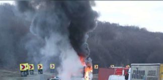 Îngrozitor! Un autocar a luat foc cu tot cu pasageri