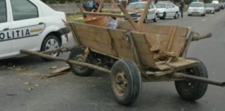 Coliziune între microbuz și căruță! Două persoane au fost rănite