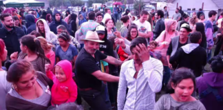 Concert caritabil lângă o groapă de gunoi