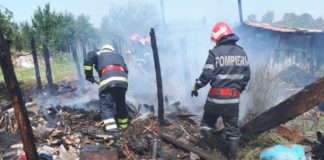Incendiul pornit de la un flex a „RAS” o anexă gospodărească/ FOTO