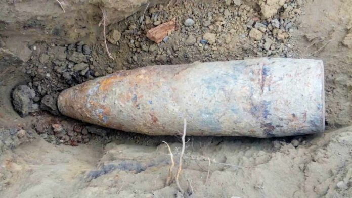 obuz-de-vanzare-pe-olx-tanarul-ascunsese-bomba-in-cosul-de-gunoi-de-la-locul-de-munca-295211