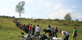 Elevii unui liceu oltean mobilizează voluntari pentru Ziua Curățeniei Naționale
