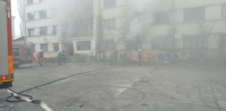 VIDEO/FOTO/Femeie găsită MOARTĂ și 30 persoane evacuate.Clădirea fostului Palat al Copiilor, din Șerpărie, în FLĂCĂRI
