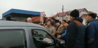 VIDEO/Localnicii din Rusănești: Liderul dvs stă pitit! Să vină să instruiască oamenii să prevină pesta!