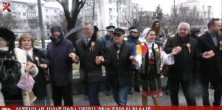 Oltenii au jucat Hora Unirii, prin frig și ploaie