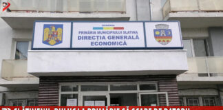 Slătinenii, buluc la primărie să scape de datorii
