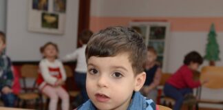 Oamenii au făcut minuni: Răzvan, băiețelul din Balș, va fi operat în St Louis. Suma de care avea nevoie a fost strânsă