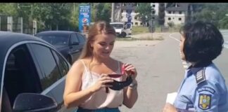 VIDEO/ Marcela Fota, oprită de polițiștii olteni în trafic. A testat ochelarii care simulează starea de beție