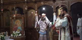 FOTO Caracalenii s-au rugat pentru sufletele fetelor ucise la Caracal. DECLARAȚII TULBURĂTOARE ale episcopului Slatinei și Romanațiului