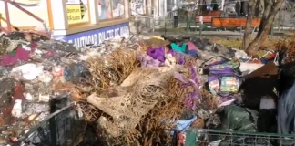 VIDEO- Bunurile din apartamentul în flăcări din Slatina, scoase în stradă. Incendiul a fost lichidat