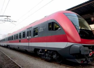 CFR: Studenții cu vârsta de până la 30 de ani beneficiază de 𝐫𝐞𝐝𝐮𝐜𝐞𝐫𝐞 la biletele de tren