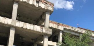 Clădirea construită pentru judecătorie la Scornicești, transformată de ANL în locuințe pentru tineri
