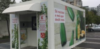 Primul automat de reciclare a apărut la un supermarket din Olt. În locul ambalajelor primești cupoane de reducere
