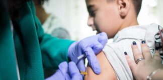 De azi începe vaccinarea copiilor cu vârste cuprinse între 12 și 15 ani. Ce trebuie să știe părinții