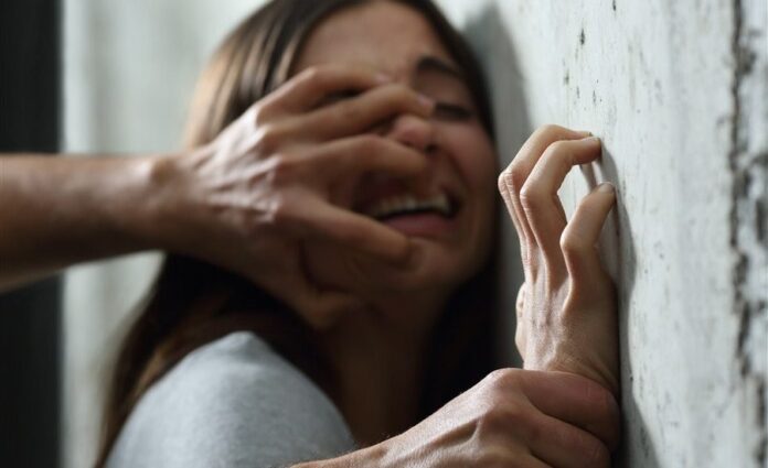 minora-agresata-sexual-900x550-1