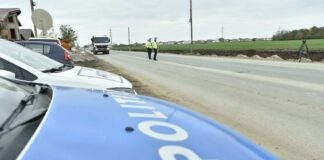 Un polițist s-a împușcat cu arma din dotare