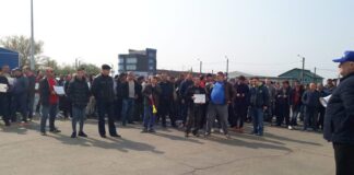 Aluminiștii ies în stradă înainte de Anul Nou Aluminiștii ies în stradă