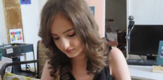 VIDEO-FOTO/ Debut literar la Balș: Volum de poezii scris de eleva Andreea Militaru