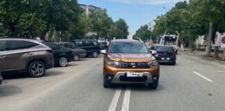 Copil de 3 ani, lovit de-o mașină în Slatina după ce a traversat printre mașini, în fugă