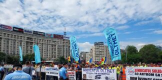 VIDEO/ PROTEST: Angajații Alro, Artrom, sprijiniți de colegi din 9 companii și 120 de ONG-uri cer STOPAREA prețului la energie și gaze