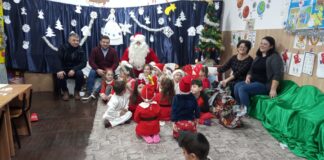 Ajutat de primarul Rada, Moș Crăciun a ajuns la copiii din Perieți