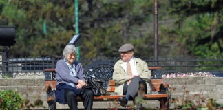 Veniturile celor cu vechime sub 15 ani se modifică. Ei pot opta între pensie și indemnizație socială