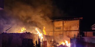 FOTO-VIDEO/ Vilă și anexă gospodărească, arse aseară la Corabia