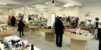 Descoperă Noutățile Proaspete la LICHIDĂRI SHOP din Slatina – Reduceri la Jucarii, Casti de Ultima Generatie, Smartwatch-uri, Telefoane, Provenite Direct de la Amazon!