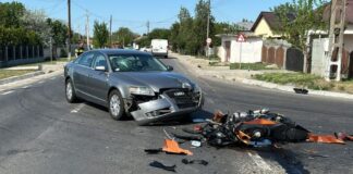 Accident la Brebeni: O motociclistă de 16 ani a ajuns la spital